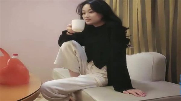 小马寻花！极品红酒妹被肏上瘾二度返场，淫荡娇躯狂潮喷水内射到饱！